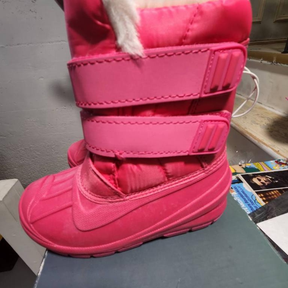 Brand new cat and Jack Girls pink snow boots size 10 - Picture 6 of 8
